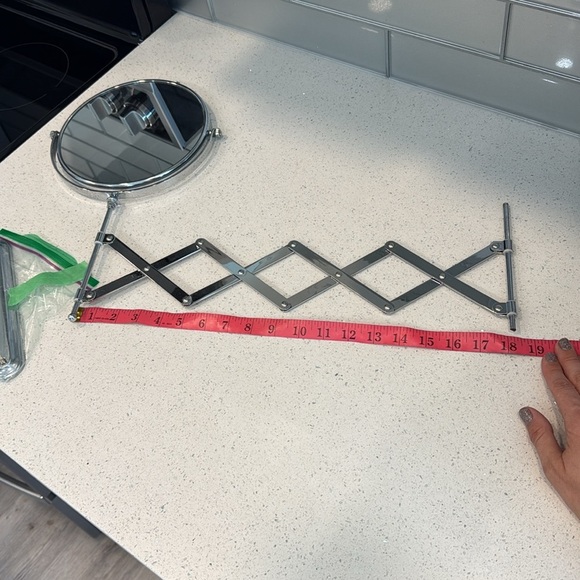 🏴 Wall-Mounted Extendable Mirror with magnification mirror - Picture 3 of 8